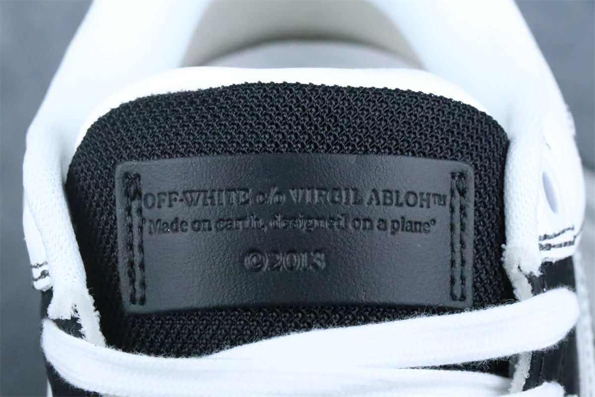 Off-White Out of Office 'White Black'