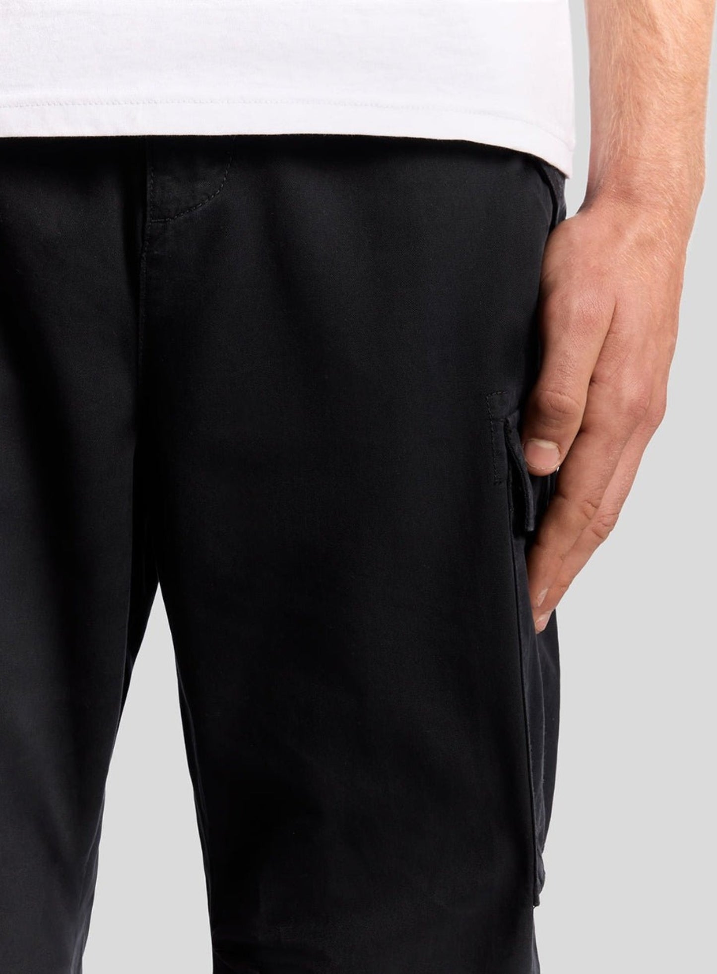 LYLE & SCOTT Articulated Cargo Trouser Jet Black