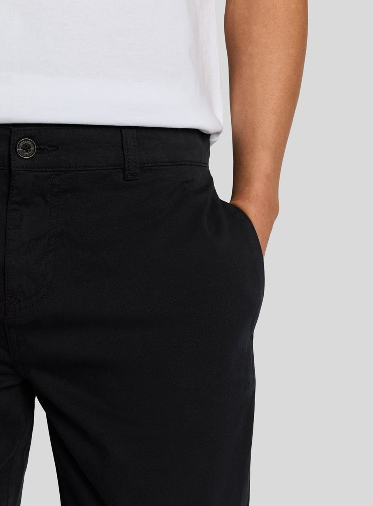 LYLE & SCOTT Straight Leg Chino Jet Black