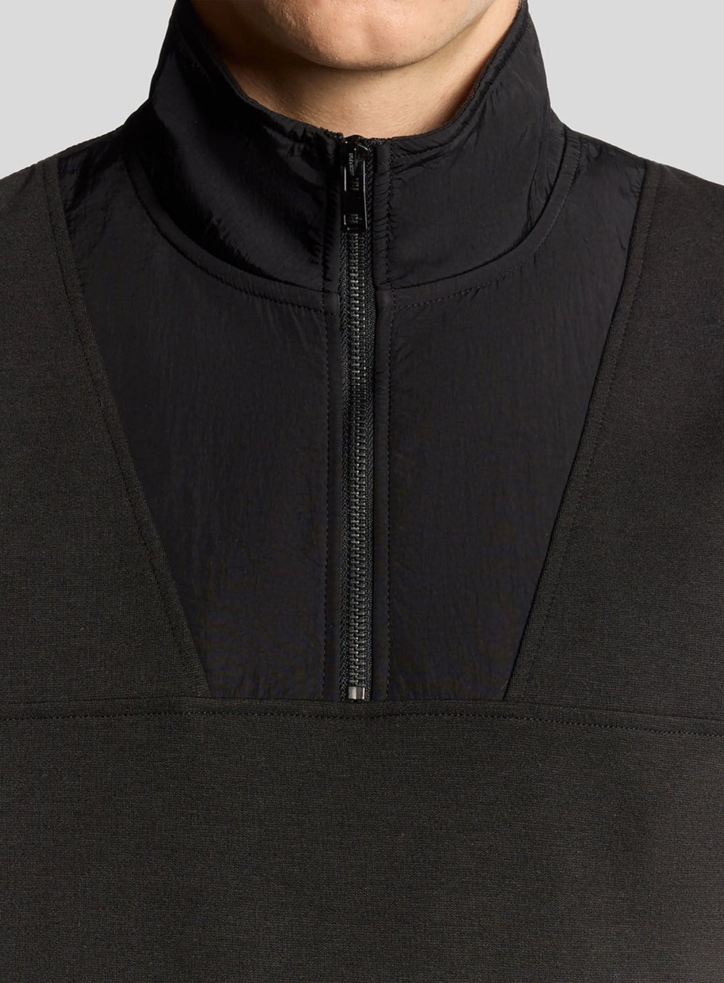 LYLE & SCOTT Panelled Hybrid Quarter Zip Black Ice