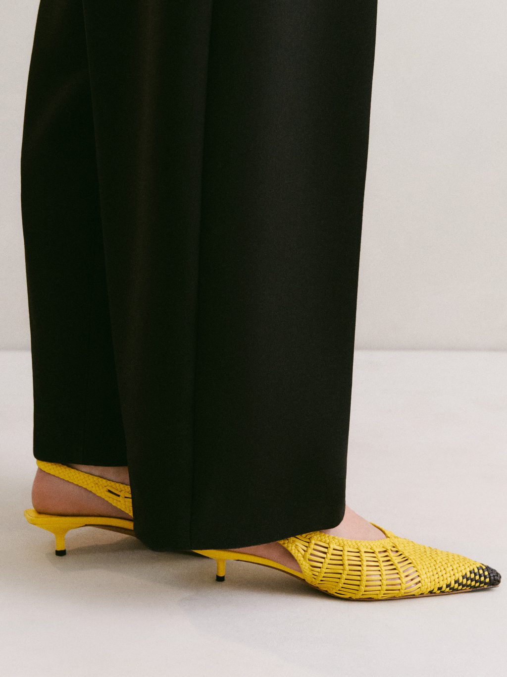 JACQUEMUS WOMEN Les Cubisto Banane B Slingbacks Yellow