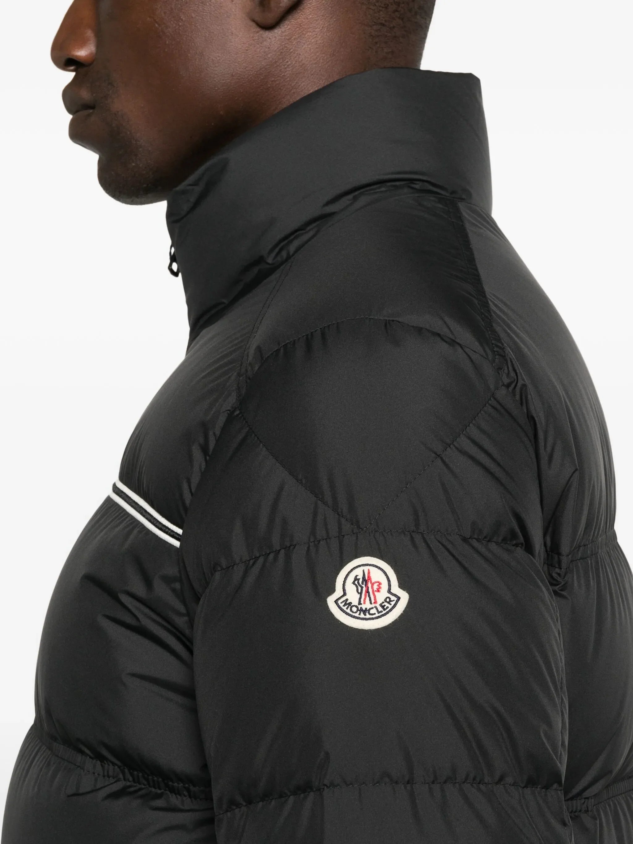 MONCLER Bouvaque Short Down Jacket Black